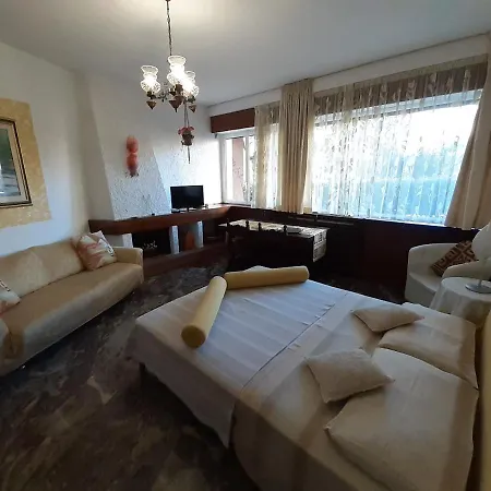 Saglia Apartment