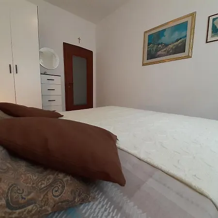 Saglia Apartment